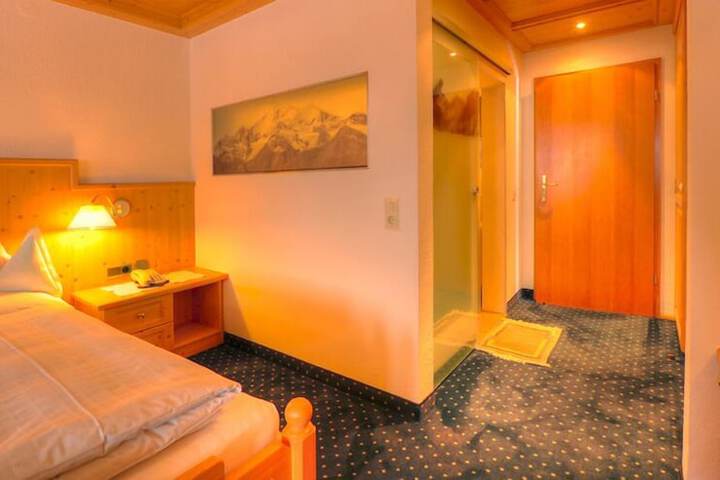 Room 5 of 87