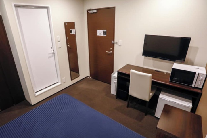Room 11 of 28