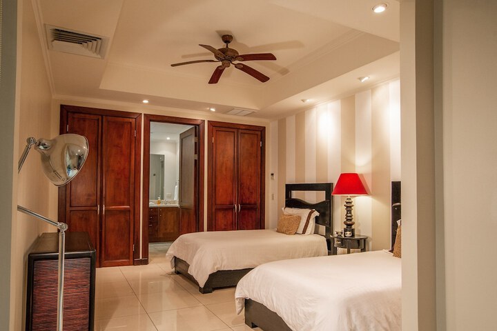 Room 20 of 120