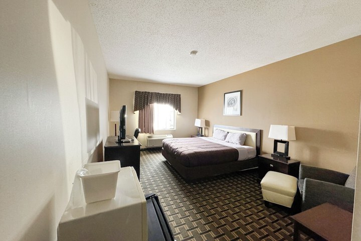 Standard King Bed Accessible (9 of 15)