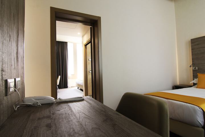 Room 9 of 34