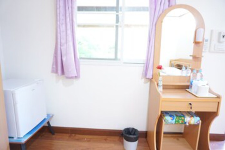 Room 25 of 28
