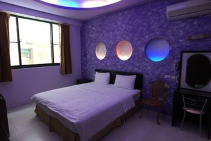 Room 12 of 21