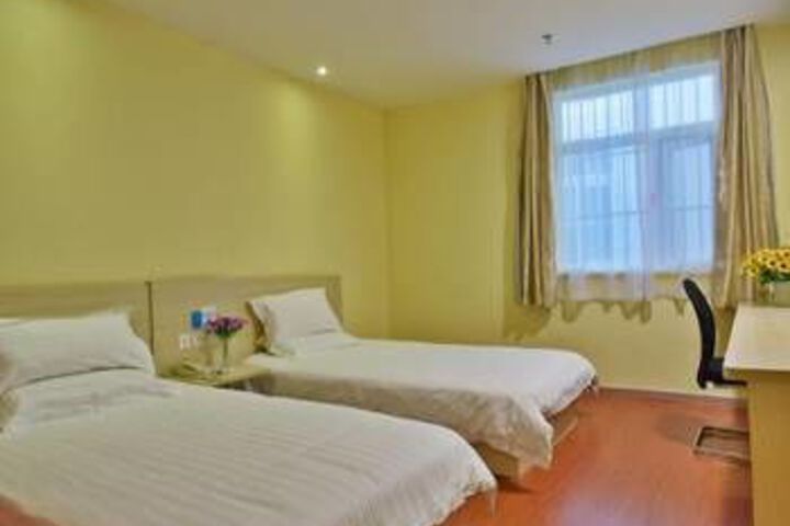 Room 5 of 8