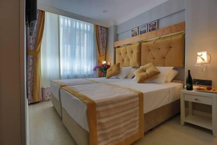 Room 9 of 30