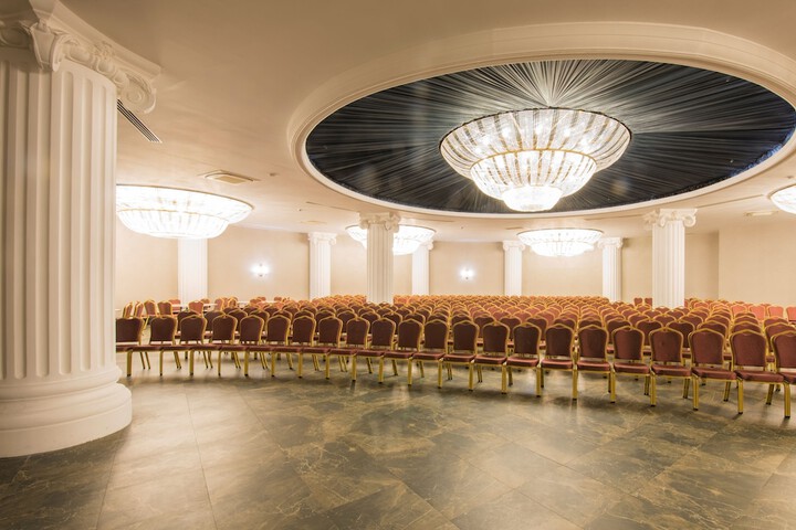 Ballroom/Hall 43 of 76