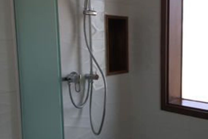 Room 9 of 107