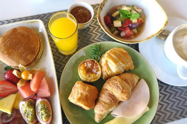 Breakfast/Coffee Service 75 of 98