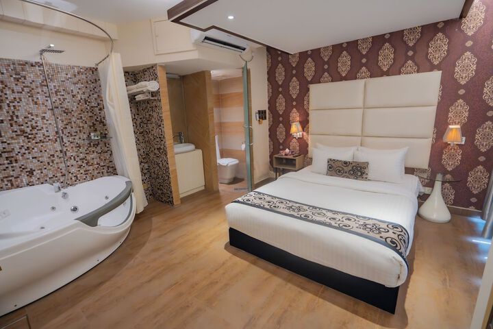 Room 28 of 49