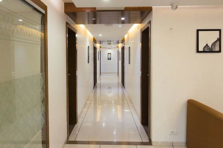 Ballroom/Hall 48 of 56