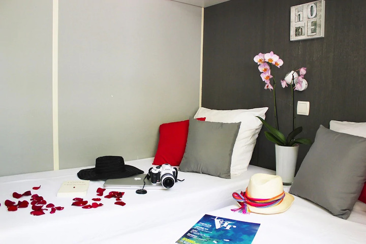 Room 2 of 9