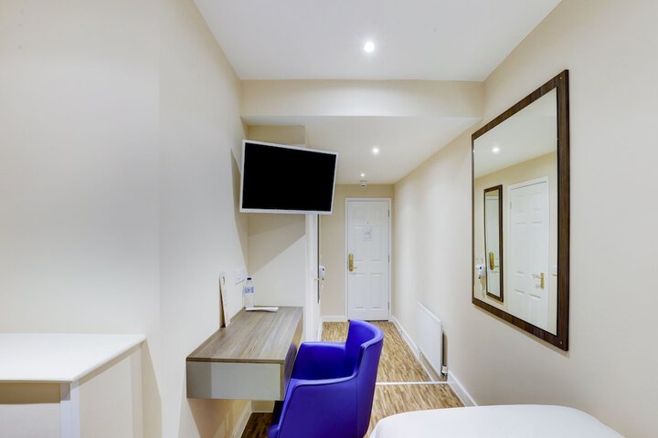Room 7 of 30