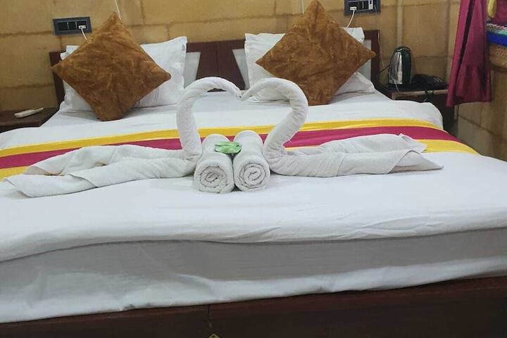 Room 2 of 27