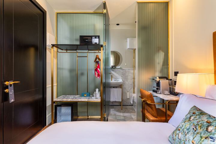 Room 14 of 36