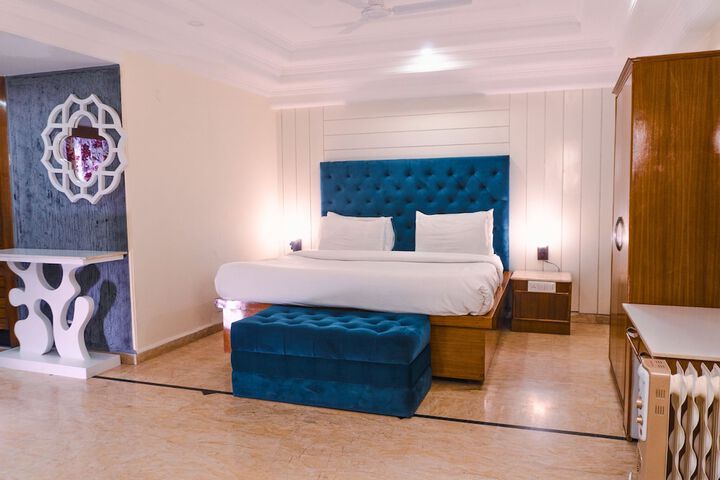 Room 3 of 50