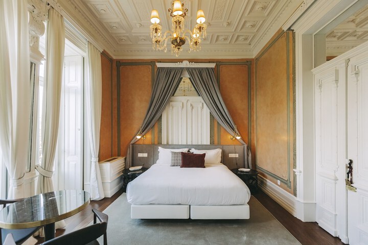 Room 82 of 245