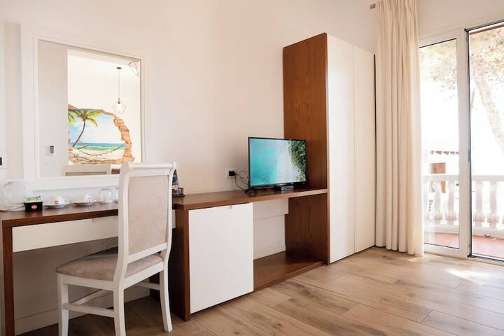 Room 12 of 38