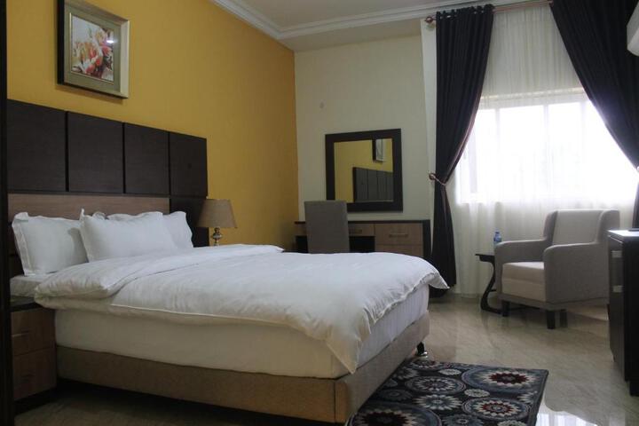 CONSORT Luxury Suites
