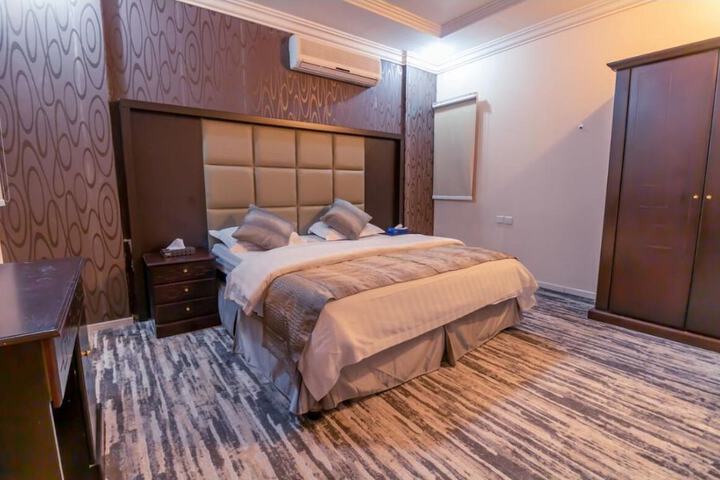 Room 12 of 26