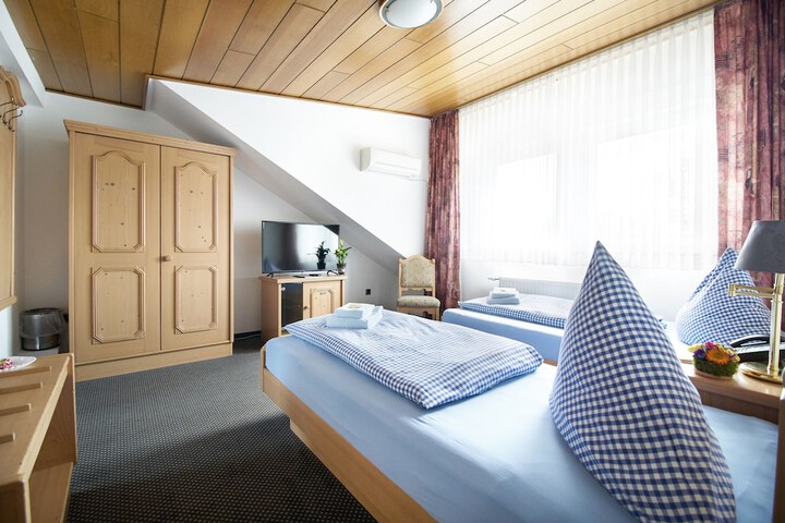 Room 10 of 43