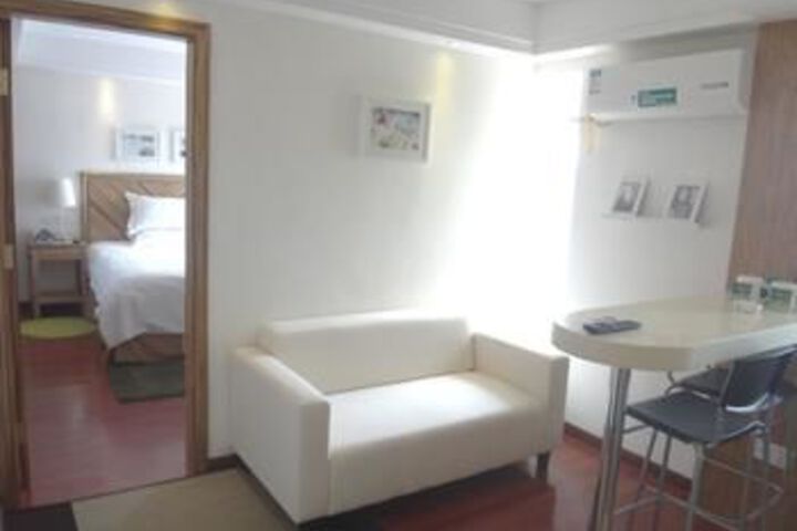 Room 26 of 38