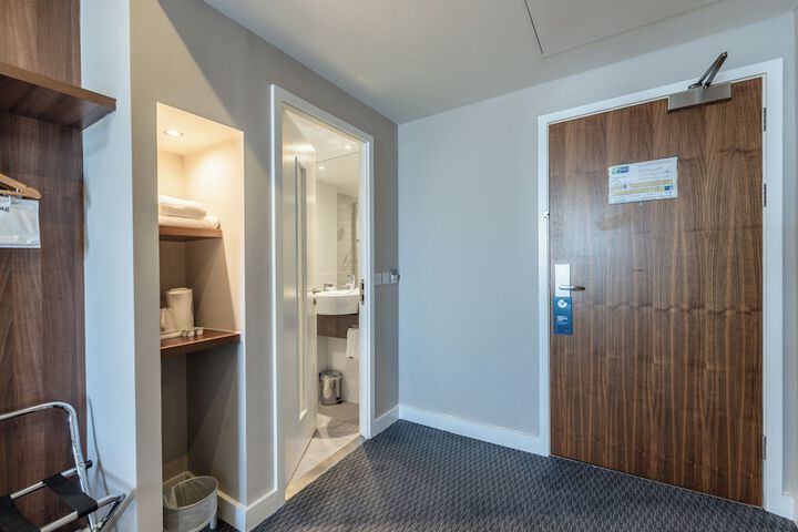 Room 25 of 110