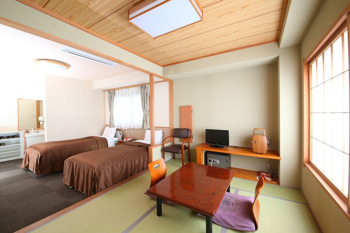Room 5 of 77