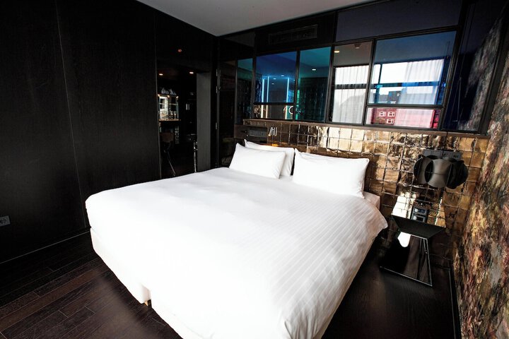 Room 14 of 76