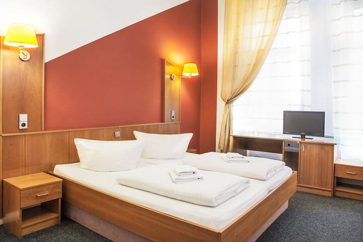 Room 8 of 19
