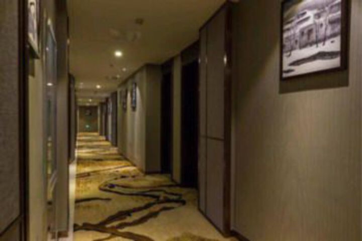 Ballroom/Hall 15 of 25