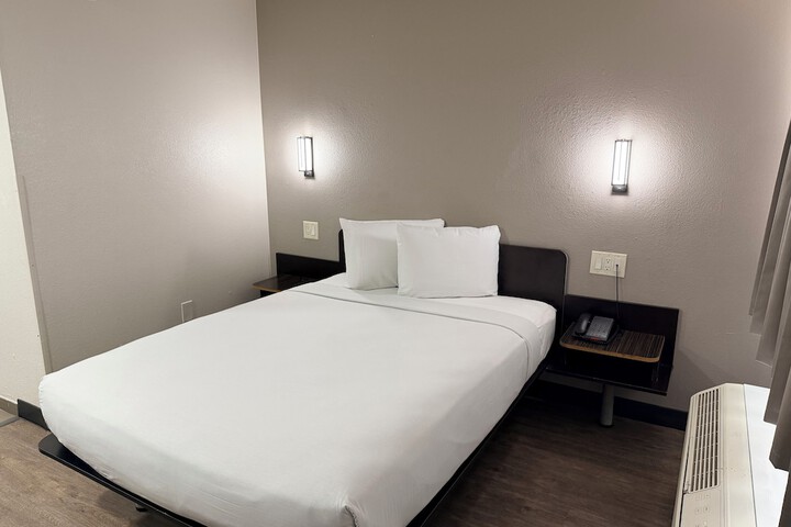 Room 2 of 10