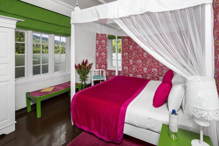 Room 6 of 19