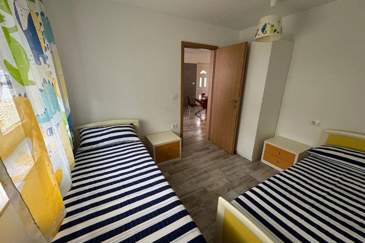 Room 4 of 20