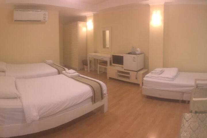 Room 25 of 86