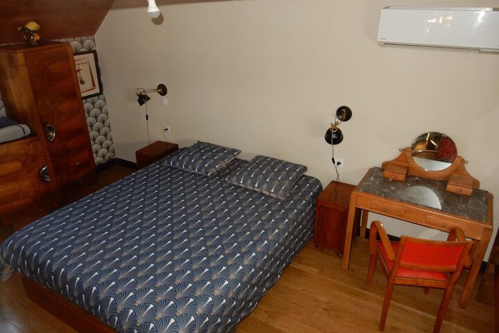 Room 7 of 122