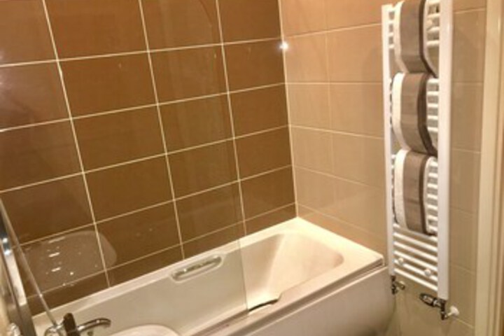 Room 5 of 25
