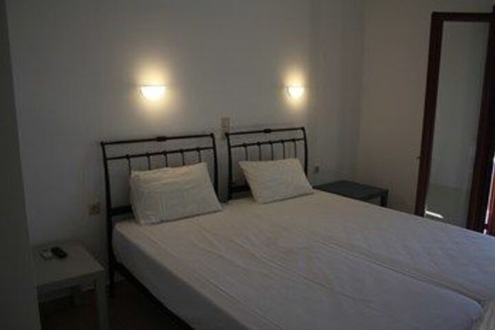 Room 9 of 12