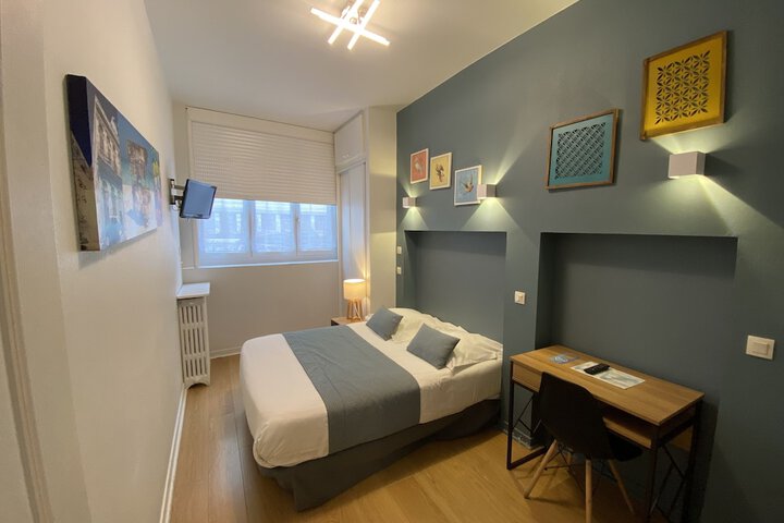 Room 25 of 76