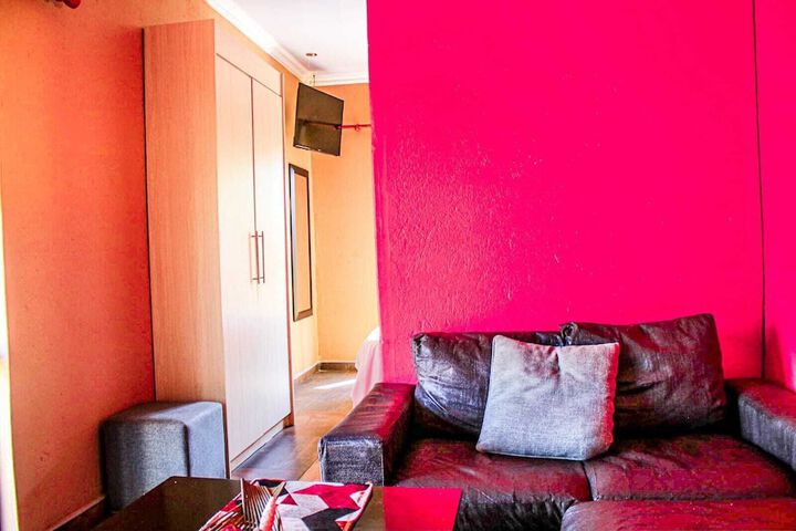 Room 53 of 98