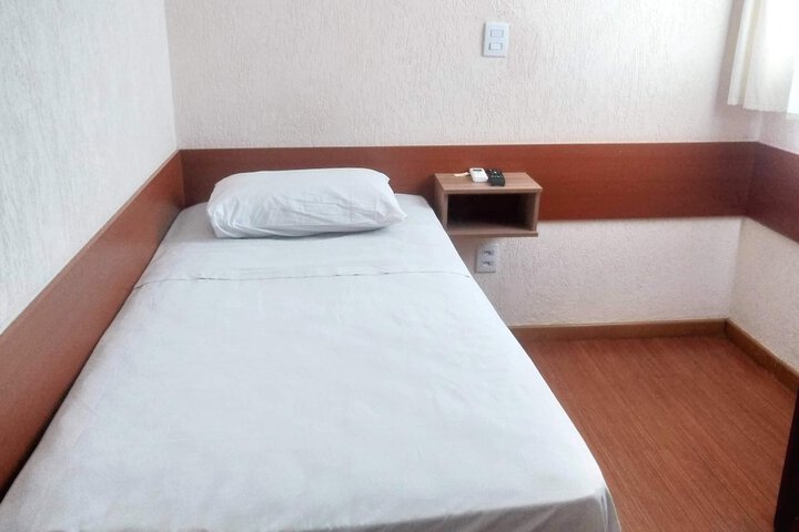 Room 14 of 38