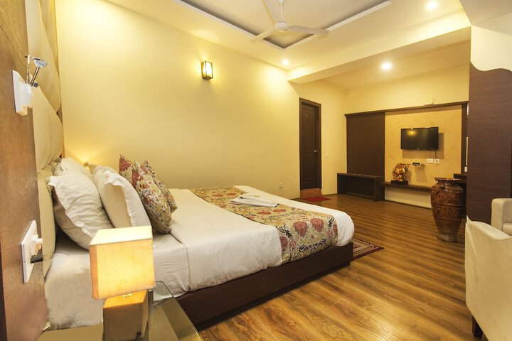 Room 3 of 12
