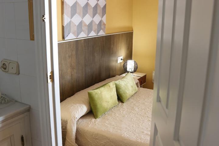 Room 4 of 43