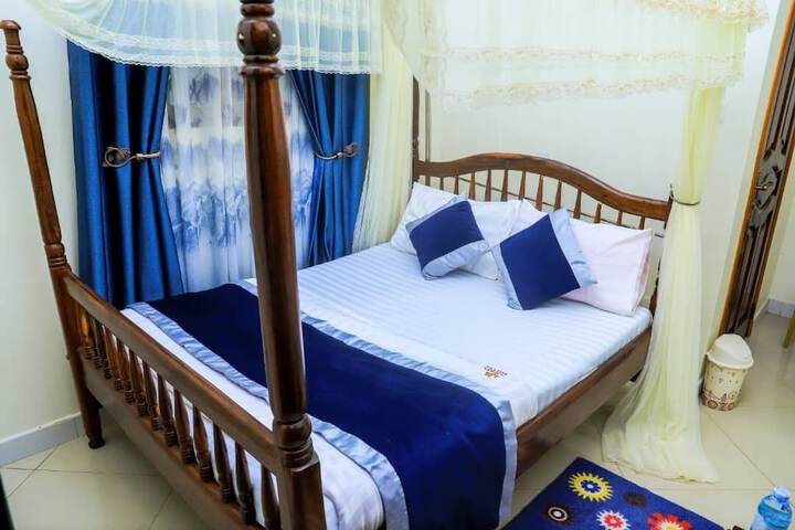 Room 4 of 11