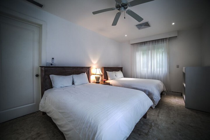 Room 6 of 35