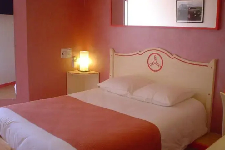 Room 6 of 20