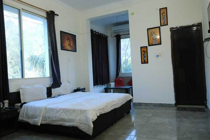 Room 3 of 13