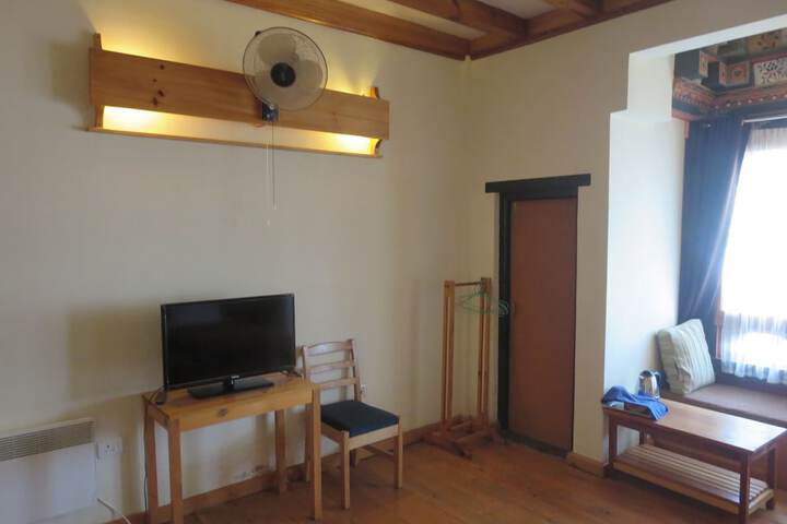 Room 9 of 20