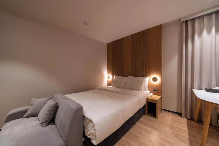 Room 8 of 31