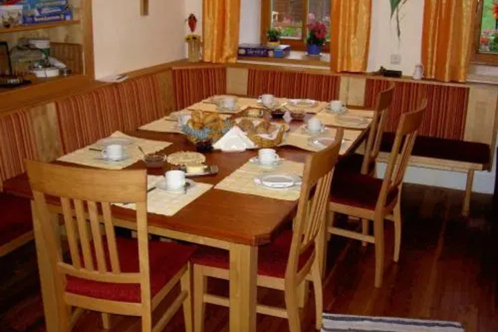 Dining 14 of 19
