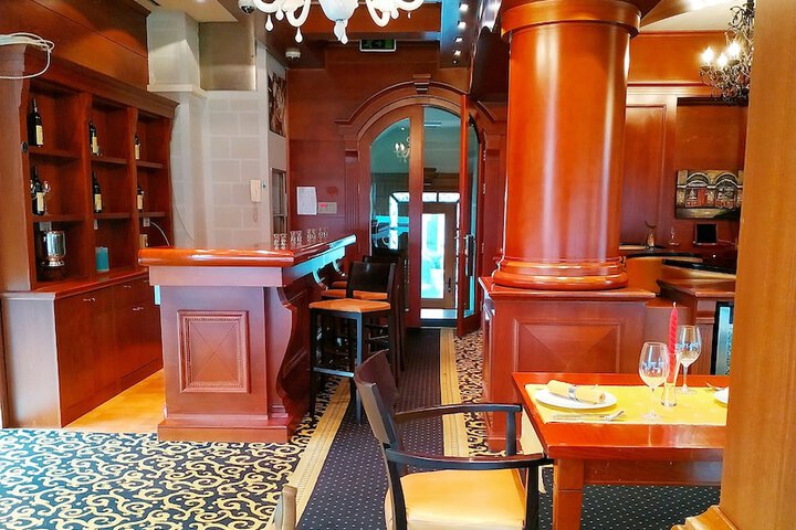 Dining 6 of 18